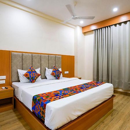 Fabhotel 7 Square - Nr Bkc Mumbai Exterior foto
